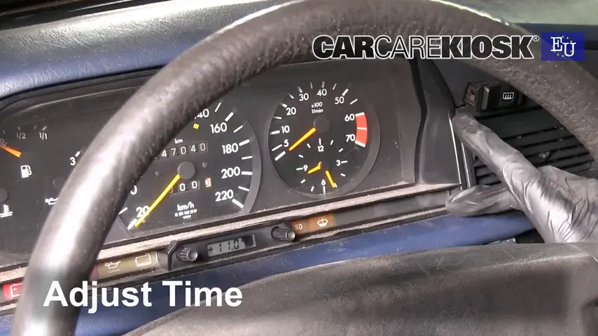 1989 Mercedes-Benz 190E 2.6 2.6L 6 Cyl. Clock